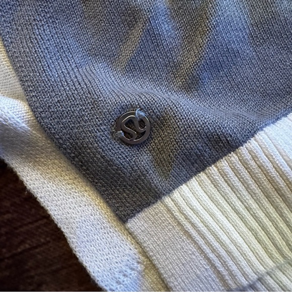 ✨ lululemon Colorblock Cocoon Wrap – One Size ✨ - Picture 4 of 4